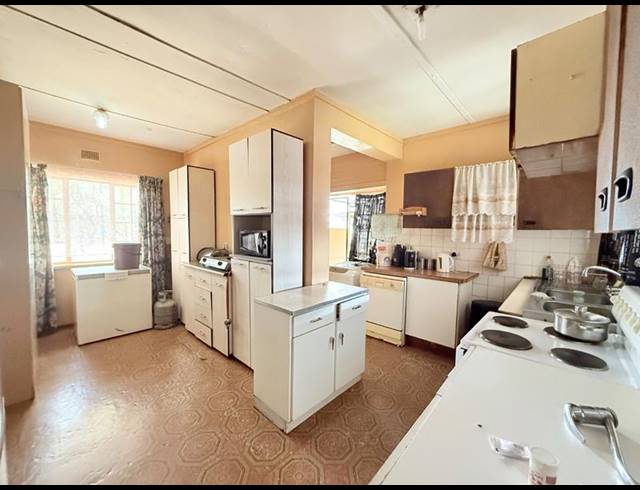 3 BEDROOM HOUSE FOR SALE IN VANDERBIJLPARK CW 5